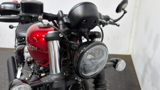 Triumph Bonneville Bobber Black